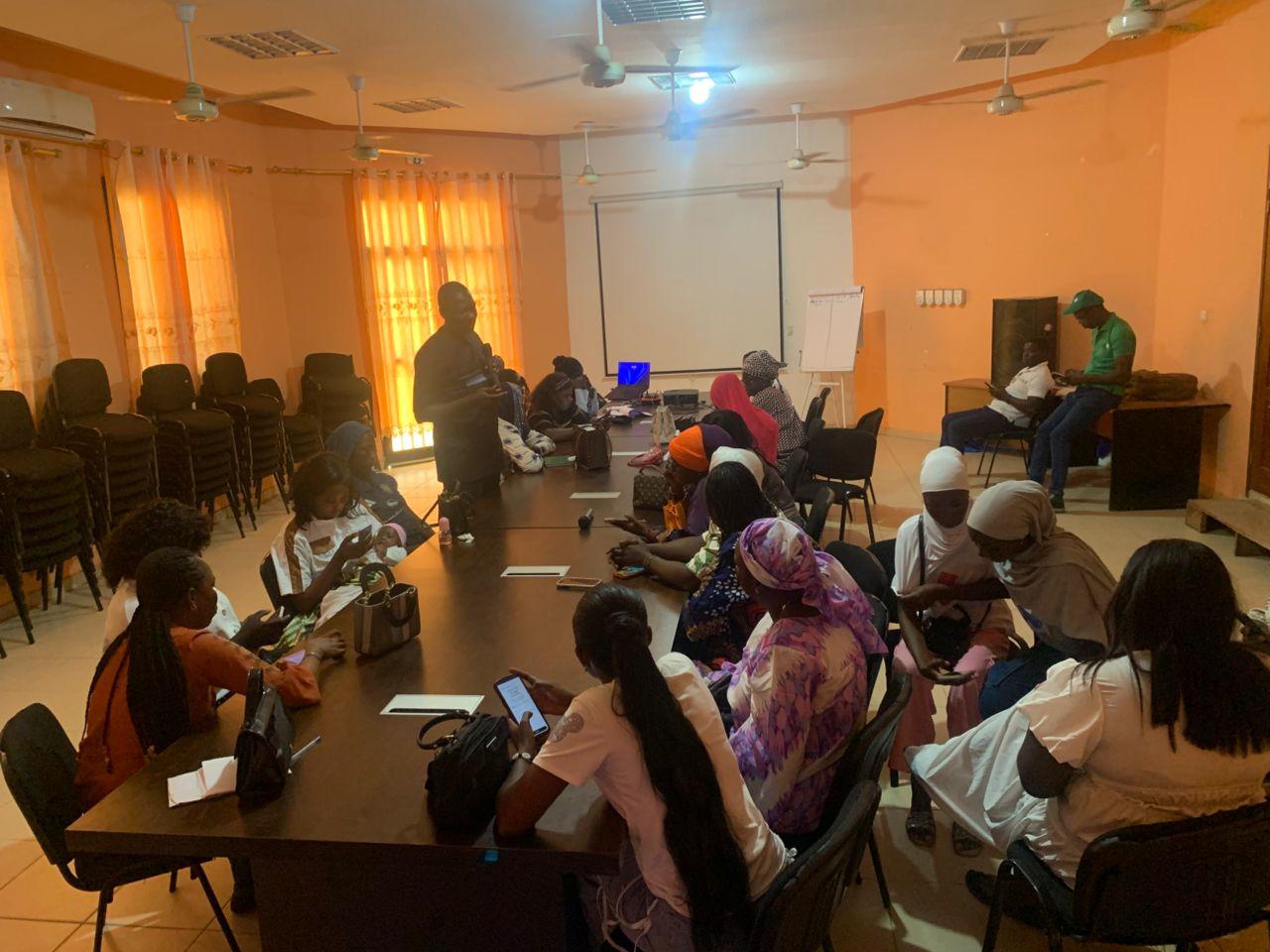 Salle de formation à la Chambre de Commerce de Kaffrine, animation en Wolof — 28 mars 2026
